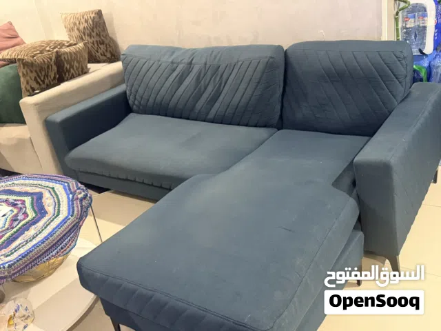 ركنة من هوم سنتر مع كرسي فوتيه رمادي بحالة جيدة