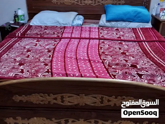 تخت مجوز غرفه نوم خشب زان ملبس فورمايكا نضيف كامل مش ناقصو اشي