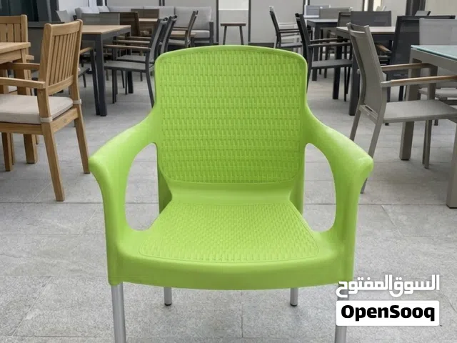 كراسي بلاستيك ألوان متعددة