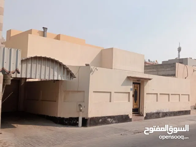 300 m2 4 Bedrooms Townhouse for Rent in Northern Governorate Madinat Hamad