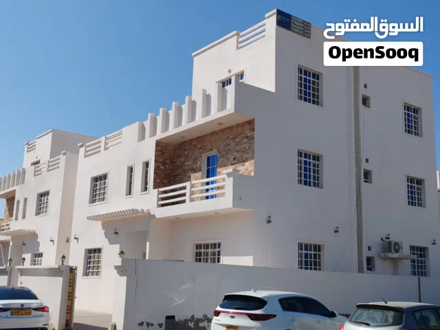 غرف للايجار في سوق الخوض قريب الشارع العام قريب كنزا هايبر ماركت موقع مميز