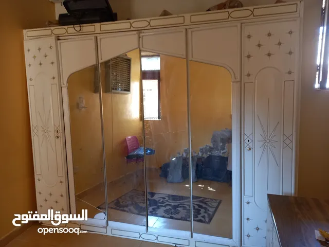 غرفة نوم بلاسيت بحالة ممتازه لعشاق المتانة