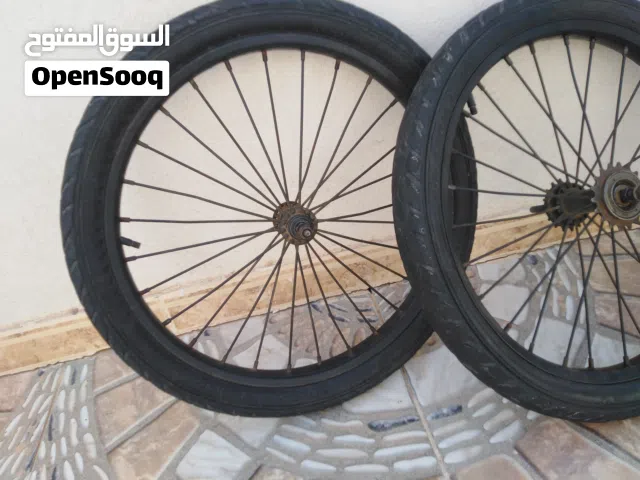 إطارات دراجة رقمها 20