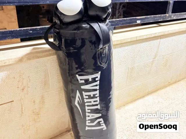 للبيع كيس ملاكمة Everlast  بحاله ممتازه ونظيفه جداً...