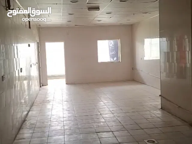 للايجار مطبخ تجهيزات غذائية بأسواق القرين مساحة 62 متر مربع  For rent: Food processing kitchen in A