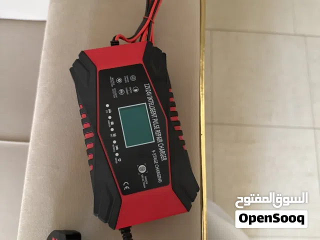 بطارية لشحن بطارية السيارات