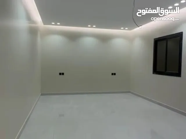 215 m2 More than 6 bedrooms Apartments for Rent in Al Madinah Shuran