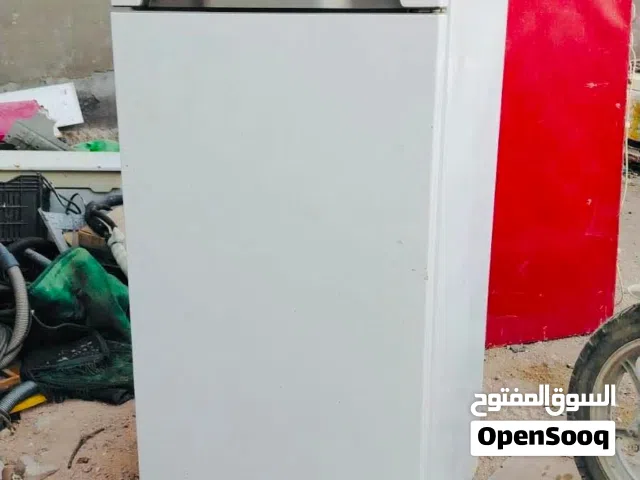 ثلاجات  حجم كبير بيها ليك حط سعر واخذها والثانيه ماطورها محترك مغسله سعرها 25 مكان بصره