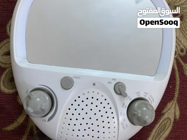 مرآة حلاقة مع إضاءة و راديو