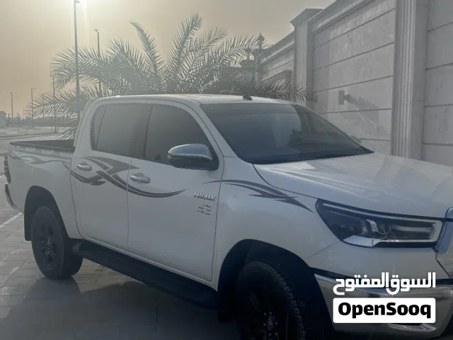 Used Toyota Hilux in Abu Dhabi