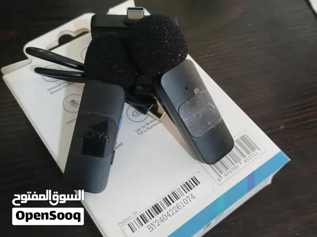 أفضل مايكروفون لاسلكي متنقل من ماركة بوية/Boya مع خاصية عزل الضوضاء ، يدوم ل 9 ساعات في الشحنة.