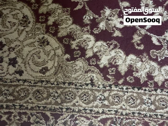 سجادة أنيقة بحالة ممتازة للبيع