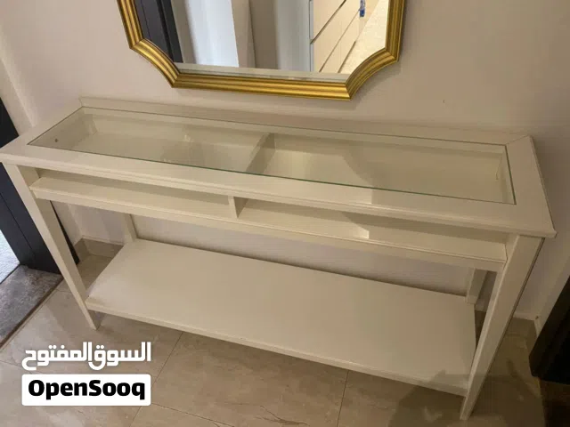 طاوله مع الجامه