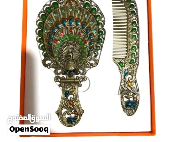 طقم مرآه ومشط تصميم فكتوري بشكل طاووس_انتيكا تحفه فنيه_فضي عتيق مع اخضر زمردي _قطعه كلاسيكيه فاخره