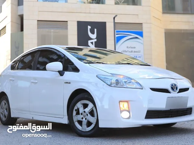 تويوتا بريوس بحالة ممتازة فل كامل عدا البانوراما بحالة الوكالة مالك واحد