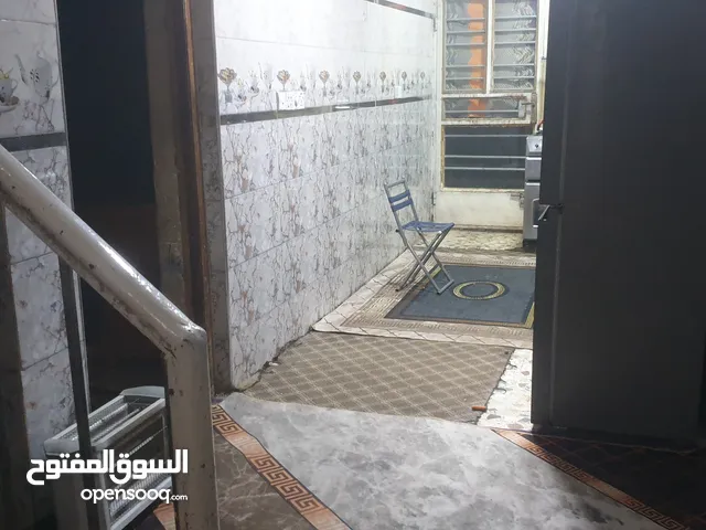 دار للبيع يتكون من غرفتين نوم وهول واستقبال و2 حمام