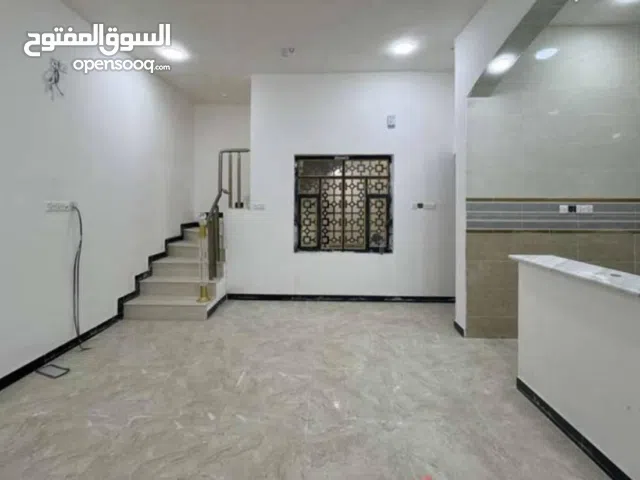 شقة حديثة طابق اول معزولة للإيجار في الحكيمية تؤجر للعوائل الصغيرة و المتزوجين حديثا