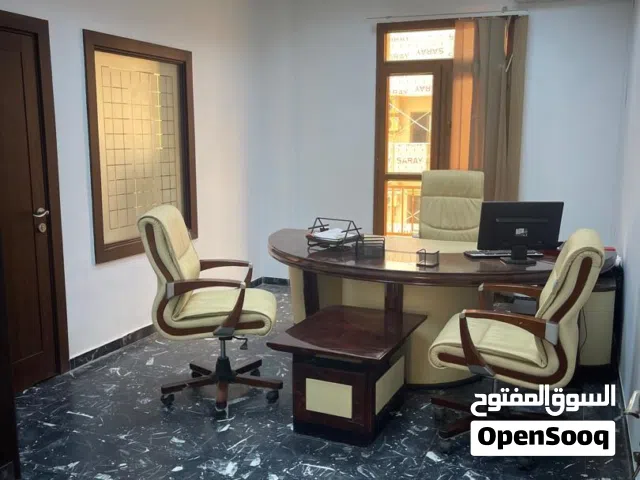 شقة مكتبية كبيرة مجهزة بالاثاث المكتبي في شارع النصر الرئيسي
