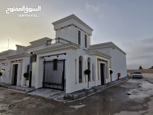 225 m2 4 Bedrooms Townhouse for Sale in Tripoli Ain Zara