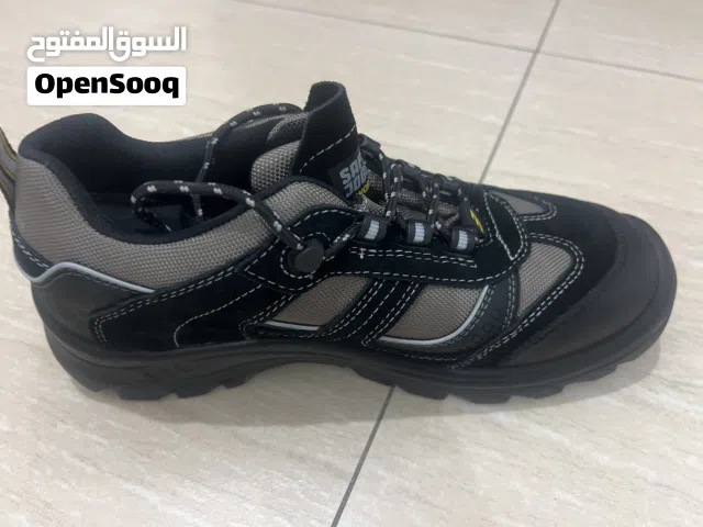 2سفتي شوز مقاس 43 جديد