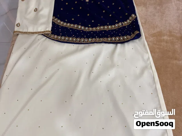 للبيع ملابس