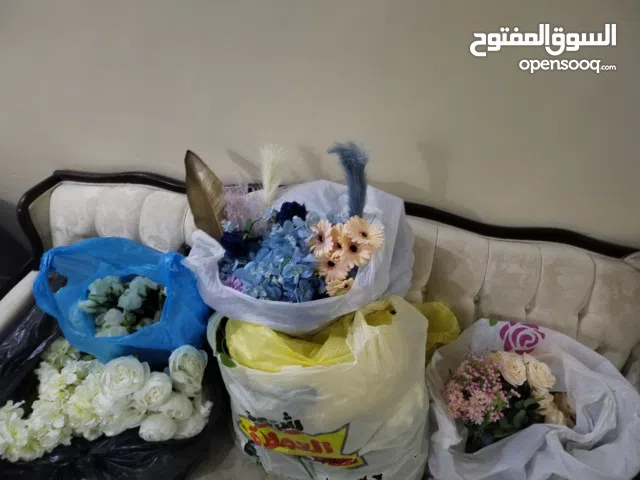 ورود/ لمبات اضاءة(سبوتات) /كاسات عصير/فناجيل قهوة سعودية/طفايات سجاير