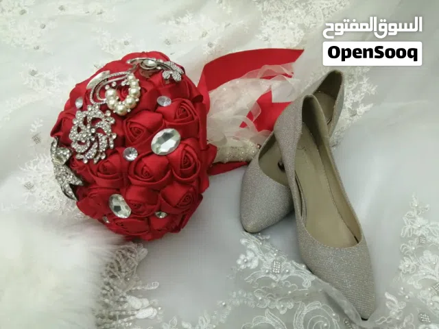 باقي فستانين فقط عليه عرض  فرصة لبزنس منزلي