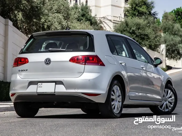 E-golf 2015 بحالة ممتازة جداً وارد أمريكي اصل الماني سيارة مش ناقصها ولا شي ترخيص حتى شهر 4-2026