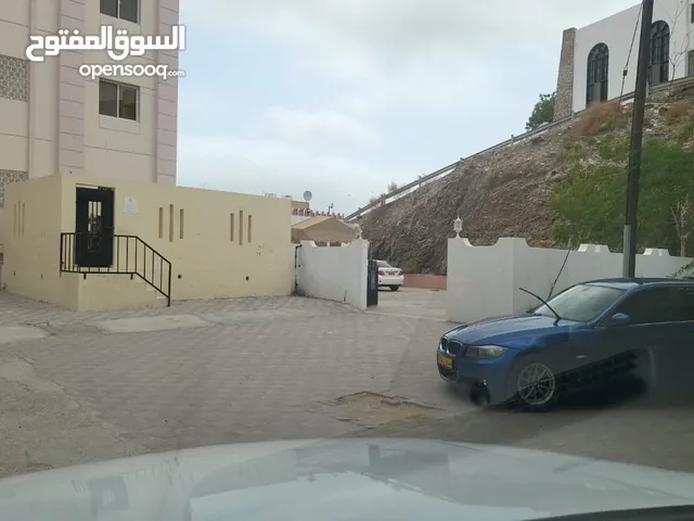 للبيع – أرض مميزة 680 متر + منزل طابق واحد