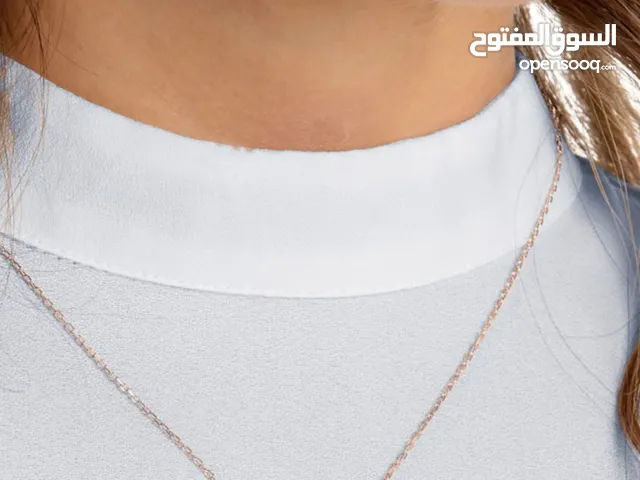 SWAROVSKI NECKLACE Same as the picture real clean no box