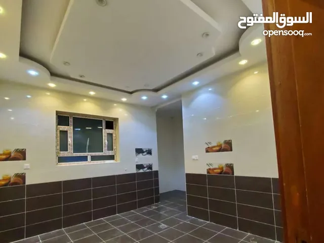 300 m2 5 Bedrooms Apartments for Rent in Sana'a Bayt Baws