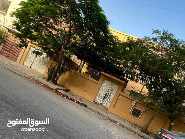 320 m2 More than 6 bedrooms Townhouse for Rent in Tripoli Al-Serraj