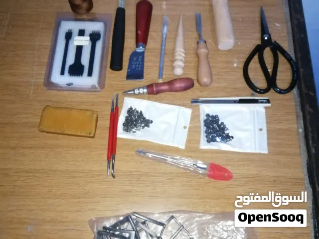 جلد بقري طبيعي وعدة يدوية