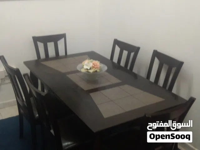 للبيع  طاولة طعام  عدد 6كراسي