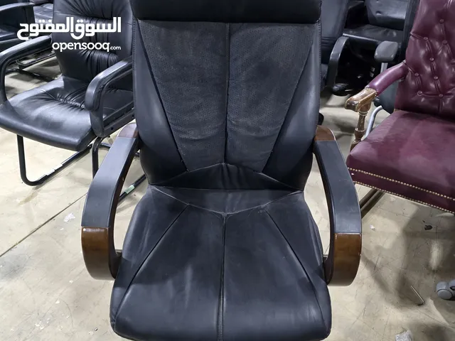 بيع وشراء جميع انواع الاثاث المكتبي مثل الكرسي المتحرك والثابت وطاولات مكاتب وطاولات كوفي وكباتة ملف