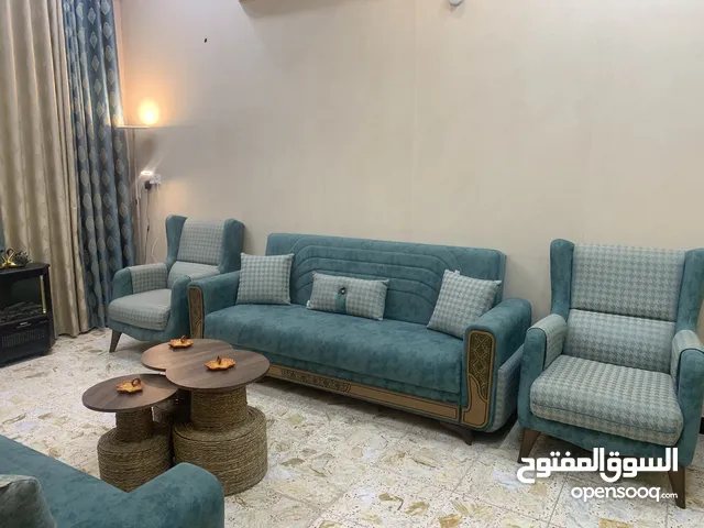 تخم قنفات تركي مستعمل نظيف جدا وجديد 8 مقاعد لون تركوازي