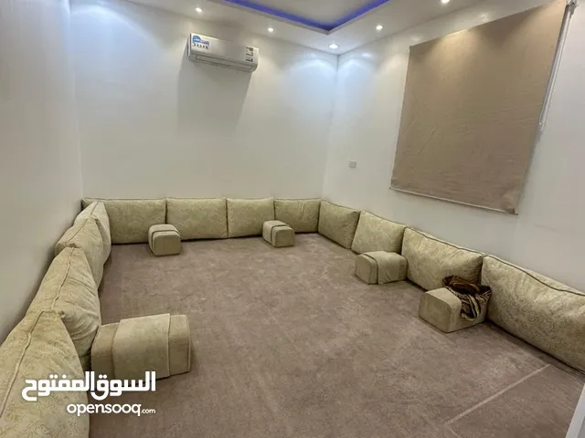 300 m2 3 Bedrooms Apartments for Rent in Al Riyadh Ar Rimal