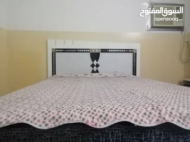سرير ودولاب ومكيفات للبيع