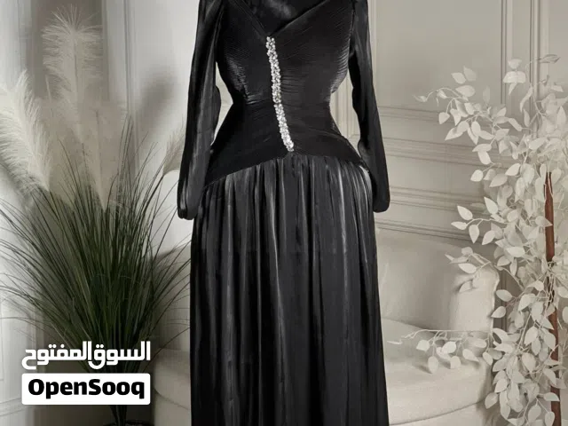 فستان نسائي اسود