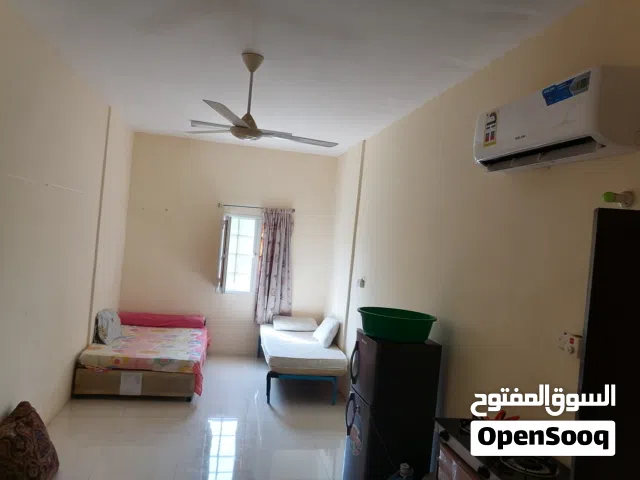 نصف شقة  مكيفة للايجار الشهري بالحمام بصحم واسعة Air-conditioned room for rent with bathr