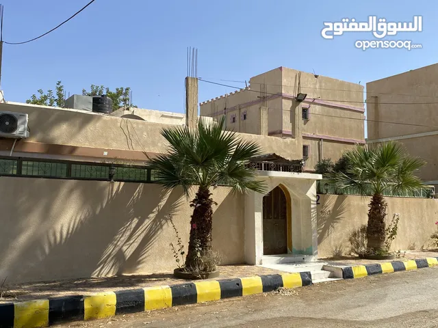 بيت للبيع معان طريق اذرح قبل الجسر