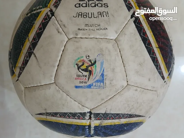 كرة كأس العالم 2010 مع منفاخ