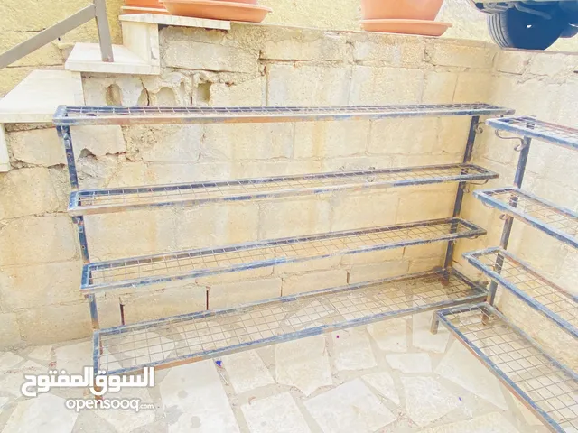 استاند لسوبر ماركت الواحد ب 25 دينار ولثنين ب 40 ناقصهم دهان فقط