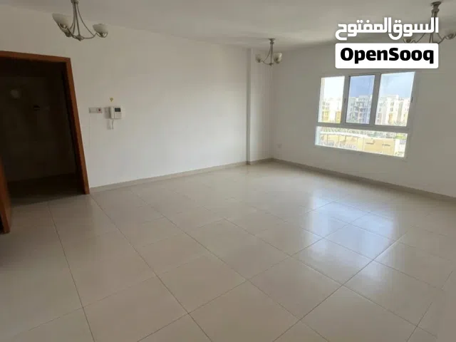 فرصه ملاتك شقه للأيجار العذيبة الشماليه  قريبه من جميع الخدمات مكان هادء وجميل