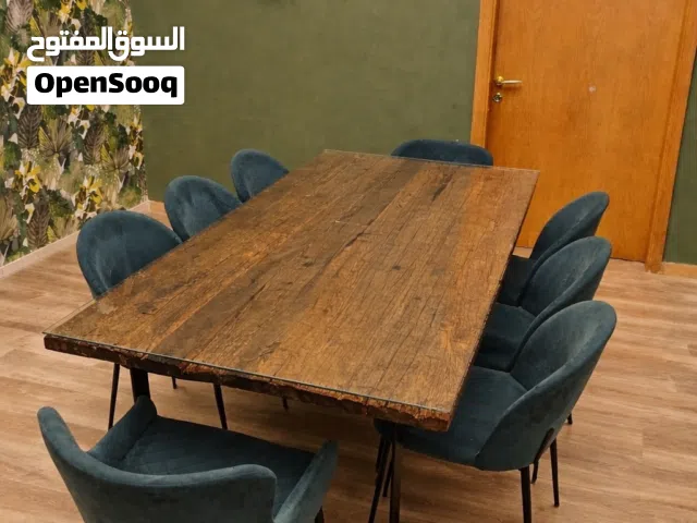 طاوله فخمه مع 8 كراسي للبيع استخدام نضيف