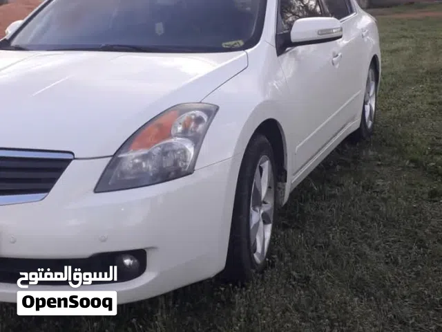 2010 نيسان التيما SL