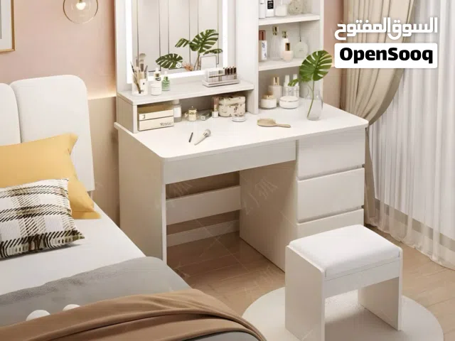 ميز تواليت بتصميم أيكيا كامل مع الطابورية  ، والمرايا أضاءة LED