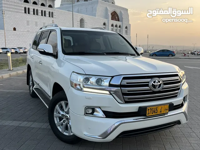 Toyota Land Cruiser 2017 in Muscat