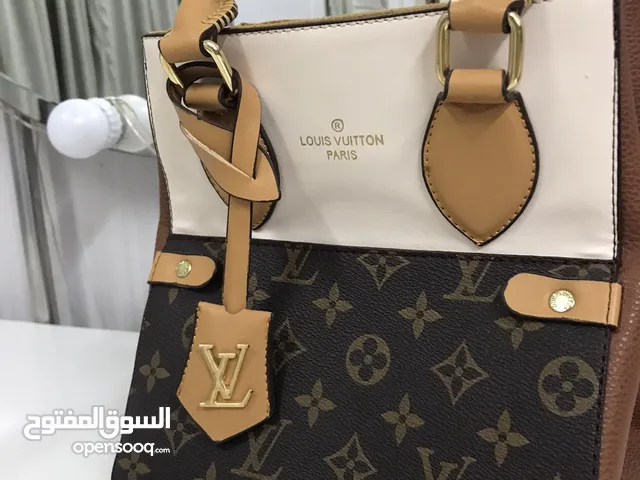 حقائب لويس فيتون نسائية للبيع في البحرين - شنط نسائية : حقيبة يد نسائية,  ظهر: أفضل سعر | السوق المفتوح