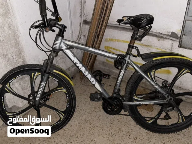 بسكليت استعمال عادي ومغير فيه كل اشي جديد كوشوكاته بركات خلفي امامي دهانه بلمع وجديد